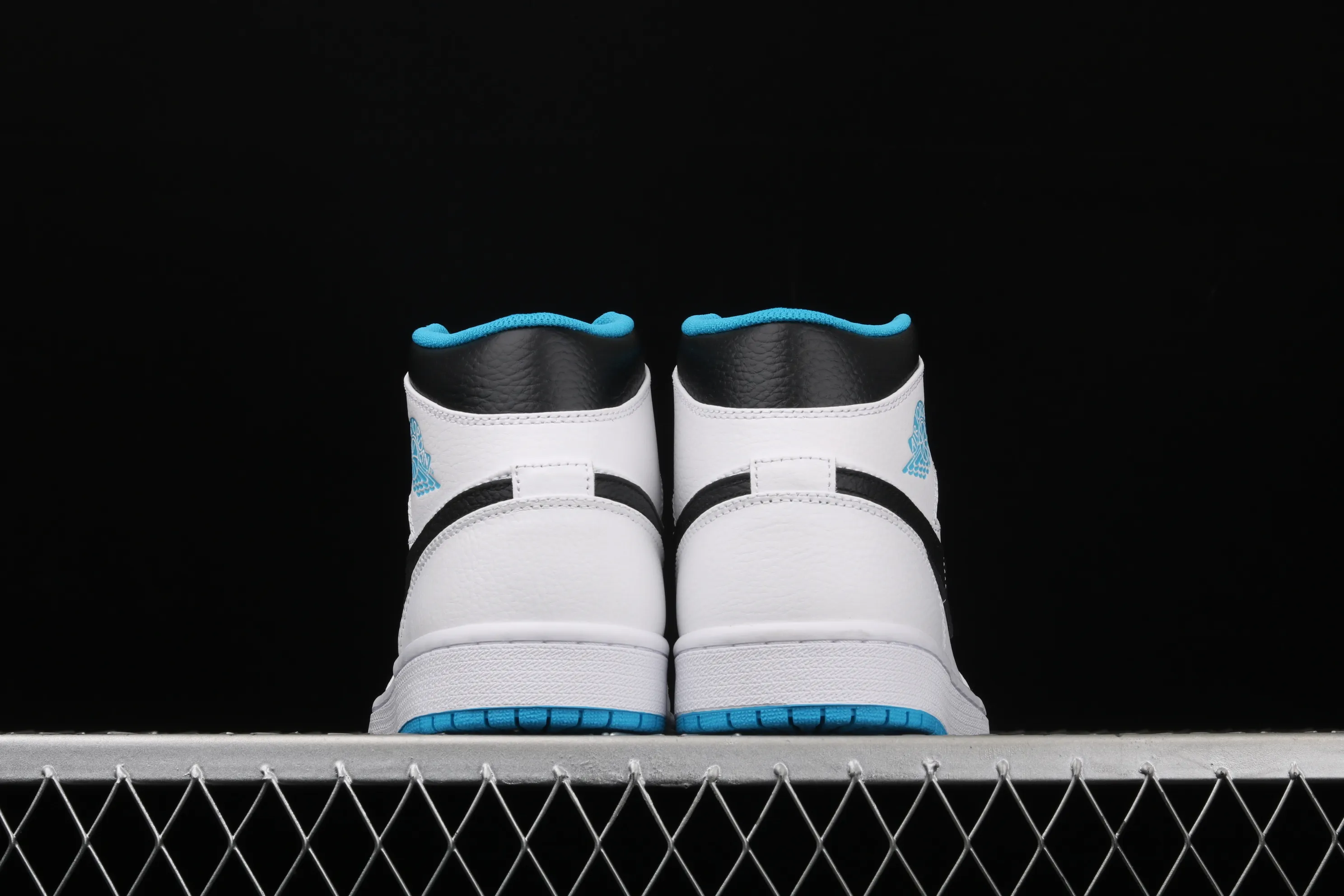 All categories Air Jordan Jordan series basketball shoes Air Jordan 1 Mid Air Jordan 1 Mid AJ1 Joe 1 Zhongbang basketball shoes 554724-141